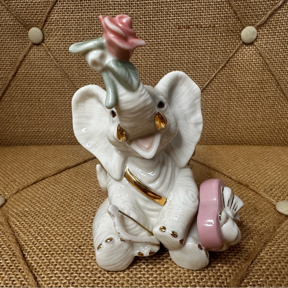LENOX Tons of Love Elephant Figurine 24K Gold Accents Valentine’s Day Heart Rose